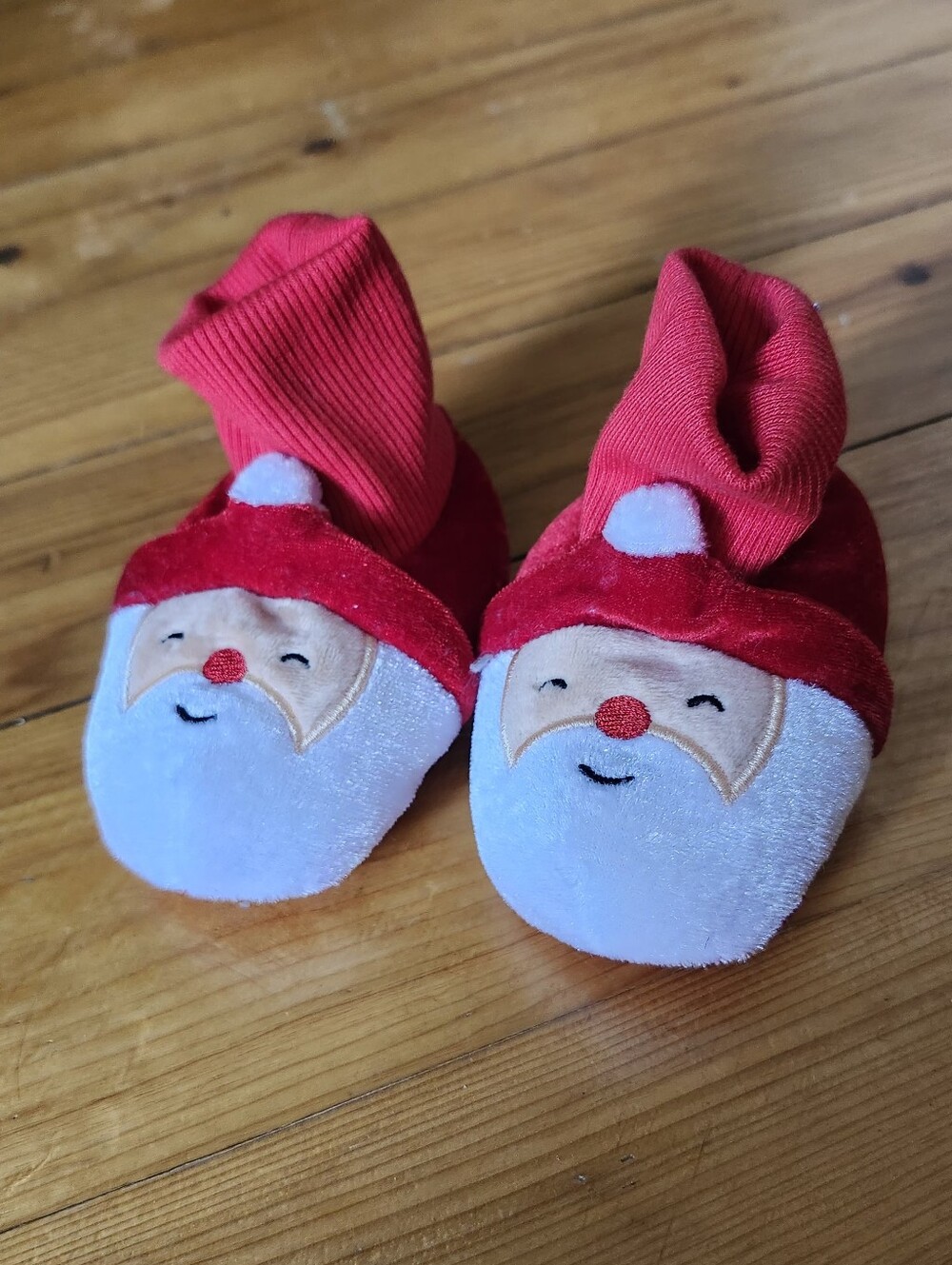 New Carter's Oshkosh Baby Soft Plush Santa Christmas Sock Slippers